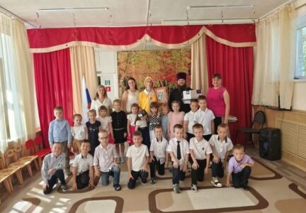 Секретарь Россошанской епархии посетил один из Россошанских детских садов в День знаний