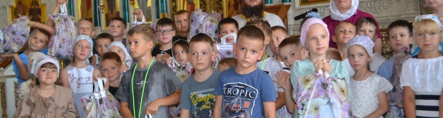 Секретарь Россошанской епархии возглавил воскресное богослужение в кафедральном соборе Россошанской епархии и подвел итоги благотворительной акции «Собери ребенка в школу»