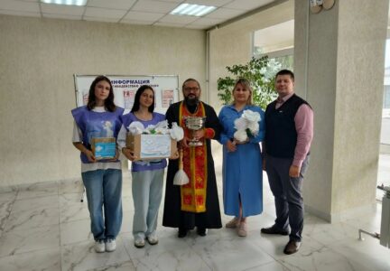 Сотрудники городской и районной администрации приняли участие в благотворительной акции «Белый Цветок»