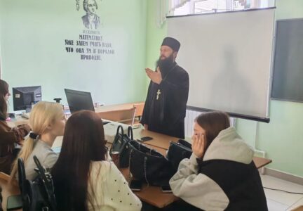 Помощник благочинного по миссионерской работе посетил один из ссузов г. Россошь