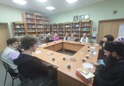 Помощник благочинного по миссионерской работе провел встречу на тему: » Домашнее молитвенное правило и аскетика»