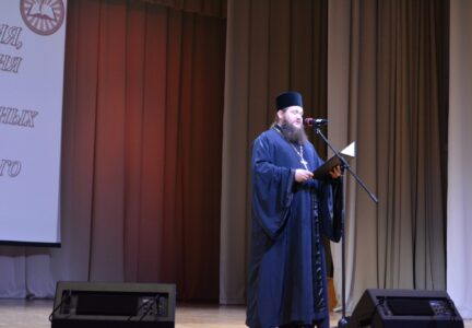 Благочинный принял участие в торжественном мероприятии, посвященном Дню учителя